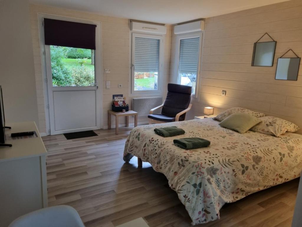 Les Chalets De Saumur, Piscine & Parc Boise, 100M Du Cadrenoir Eksteriør billede